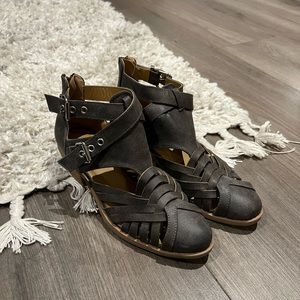 *NEVER WORN* Grey Strappy Booties